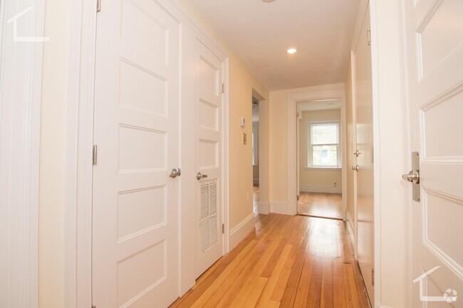 Building Photo - 1616 Beacon St Unit 3 Rental