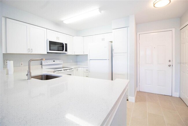 Photo - 14036 Fairway Island Dr Unidad 1535