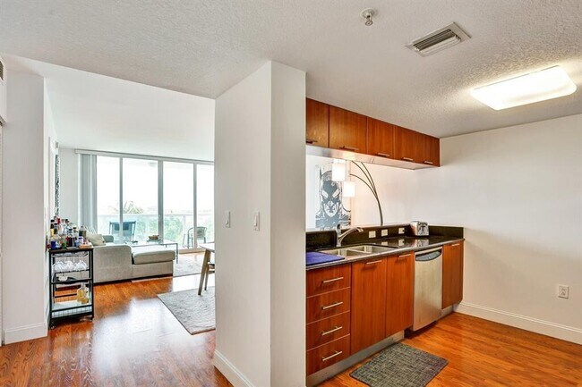 Photo - 1800 N Bayshore Dr Unidad 1610