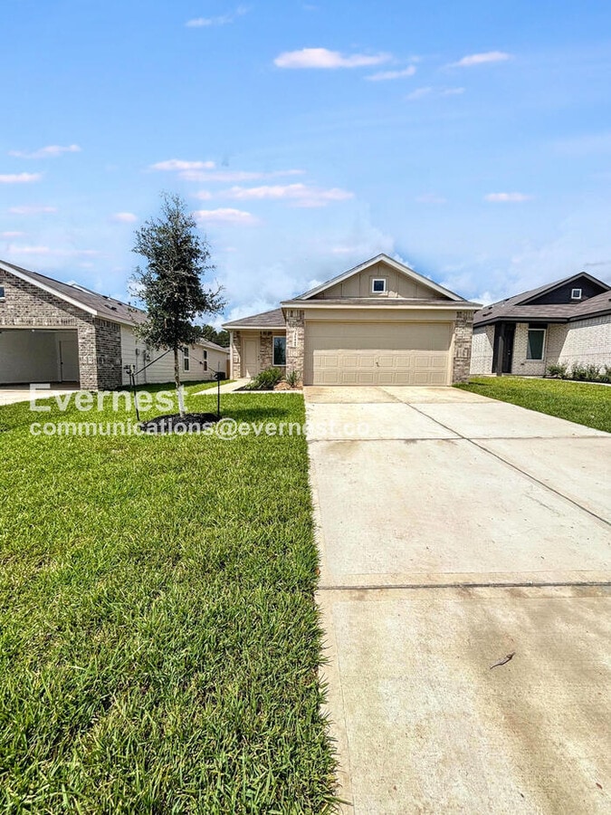 3 Bed/2 Bath Home with Garage / Pet-Friend... - 3 Bed/2 Bath Home with Garage / Pet-Friend...