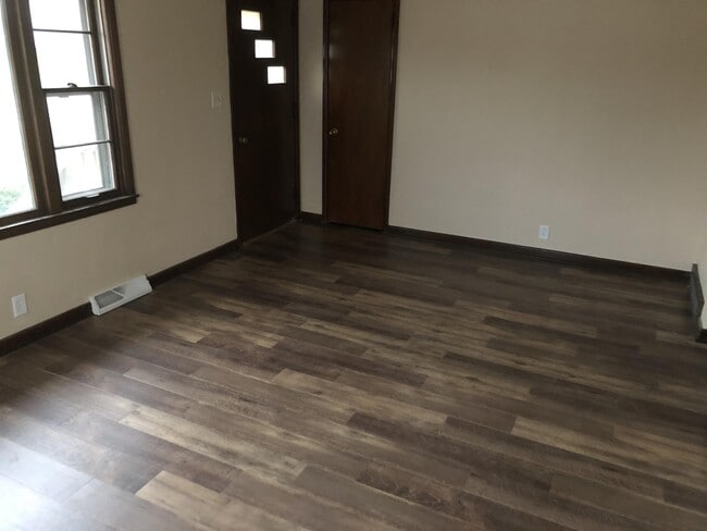 Photo - 32 Wilson Ave SW