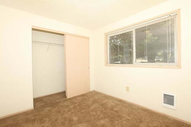 Photo - Laurelwood Gardens