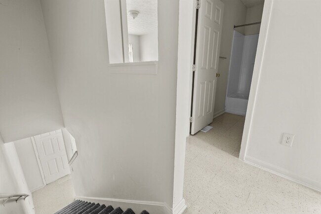 Charming Two Bedroom Townhome in South Louisville, Family-Friendly Neighborhood!