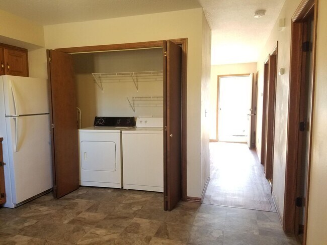 Photo - 403 E Adams St Unit 403 E. Adams Apt A