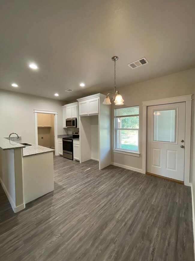 Photo - Cozy 3 bed, 2 bath close to Choctaw Casino