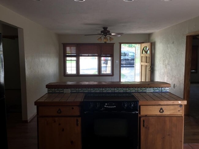 Photo - 405 N Sharon St