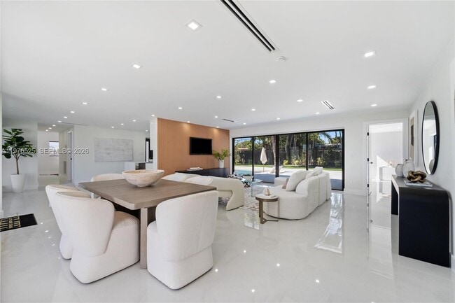 Photo - 1931 NE 186th Dr