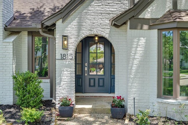 Photo - 1815 Valley Vista Dr House