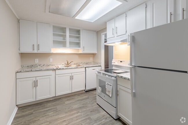 2BR, 1BA - 864SF