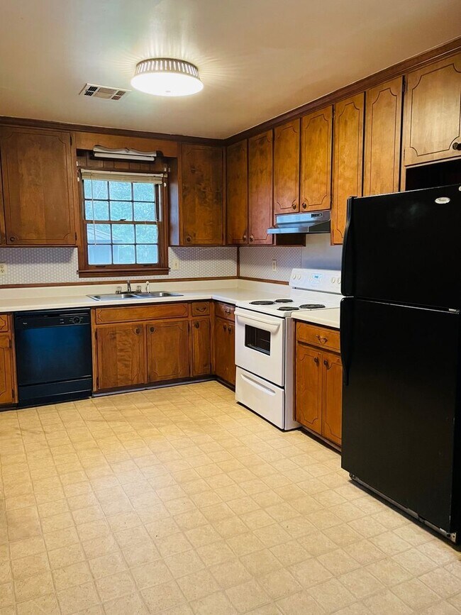 Photo - 3 Bed, 2 Bath Home in Prattville!