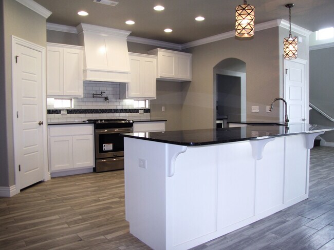 Photo - Upscale 4 Bed, 2.5 Bath Available in Fayetteville!