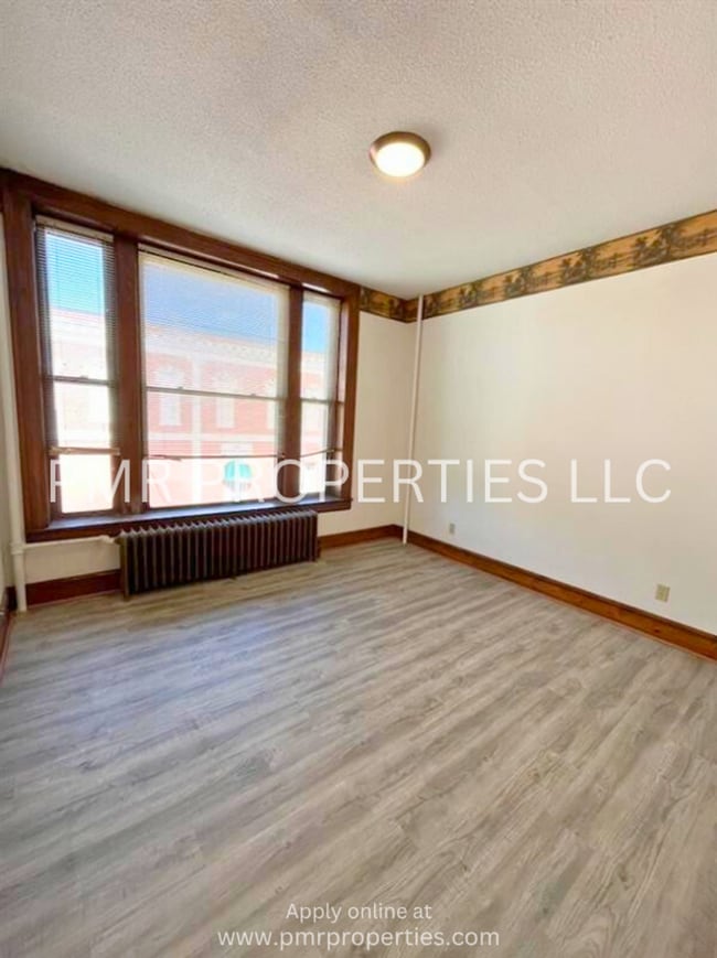 Photo - Red Oak Apartments Unit 205