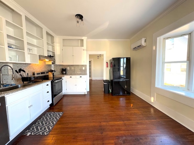 Photo - 1233 E Center St