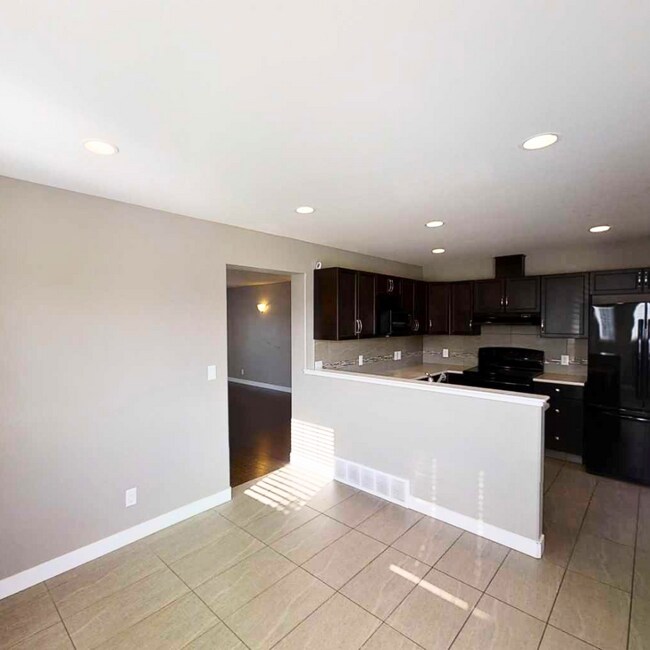 Photo - 8815-8896 96 Ave Unité T-01 8815 96 Avenue