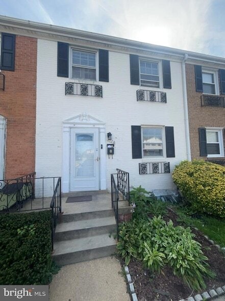 Photo - 5176 Clacton Ave