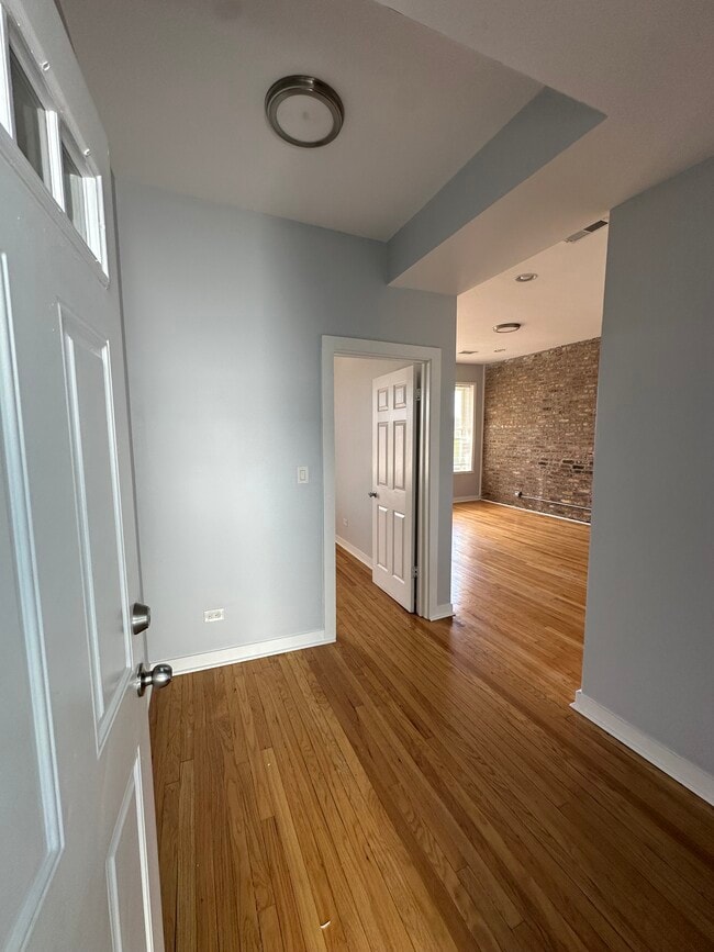 Building Photo - 3626 W Polk St Unit 3