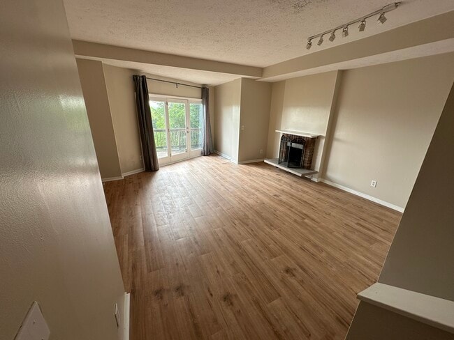 Photo - 1851 Walker St Unit 1