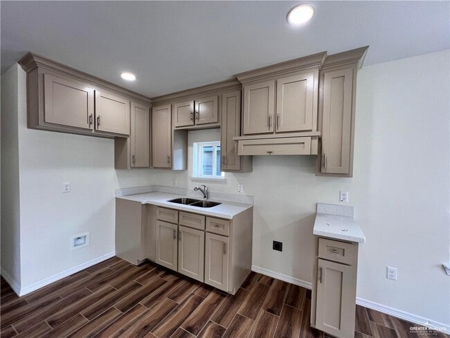 Photo - 11 E Llano Grande St