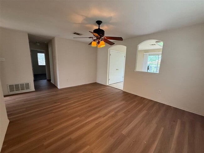 Photo - 224 Jim Miller Dr