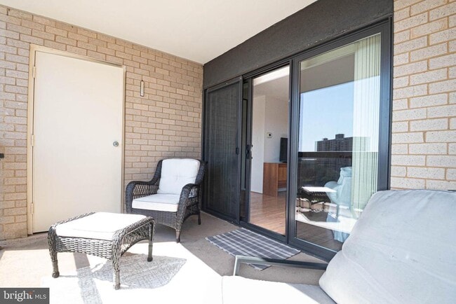 Photo - 205 Yoakum Pkwy Unit 919