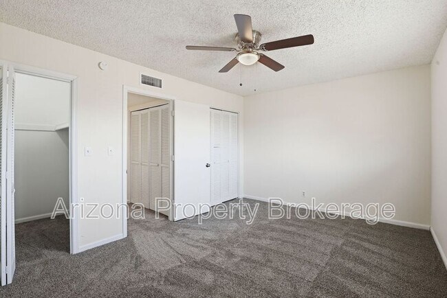 Photo - 3934 E Piccadilly Rd Unidad Apt. #1