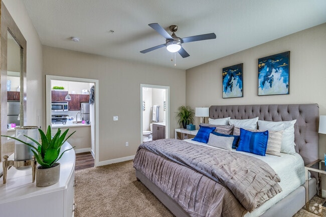 2 BR, 2 BA (La Maison) - 1,068 SF