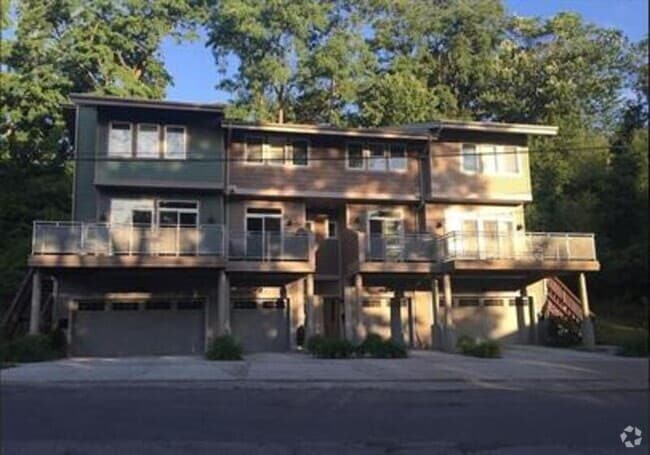 Building Photo - 2874 W 11th St Rental