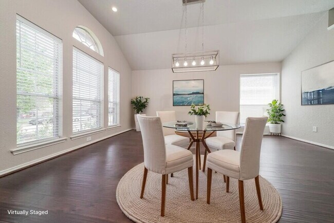 Photo - 1005 Fort Apache Dr