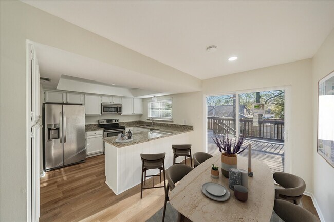 Photo - 3018 Sycamore Springs Dr