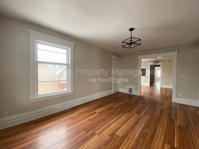 Photo - 743 Academy St