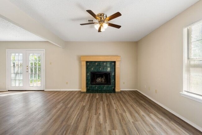 Photo - 1717 Parkfield Cove