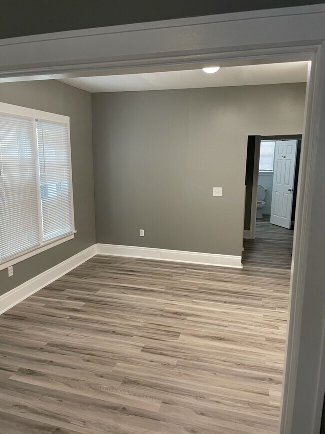 Photo - 779 Seymour Ave