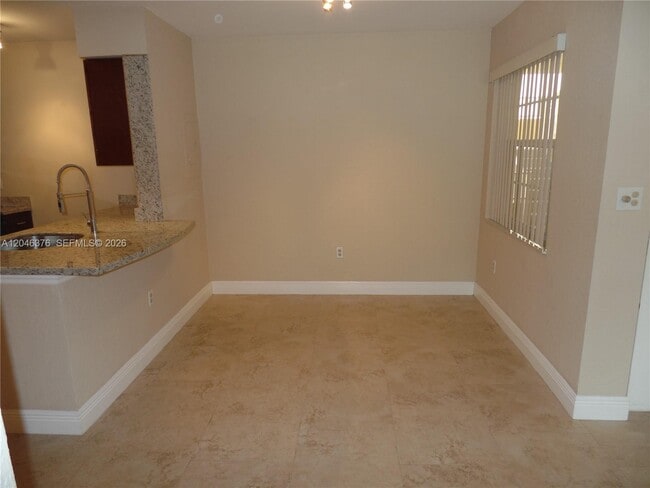 Photo - 2811 N Oakland Forest Dr Unit 205