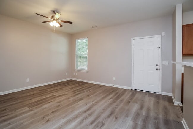 Photo - 210 Oconee Way