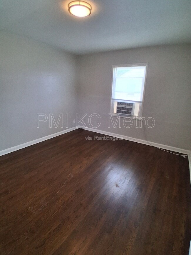 Photo - 9548 Charlotte St