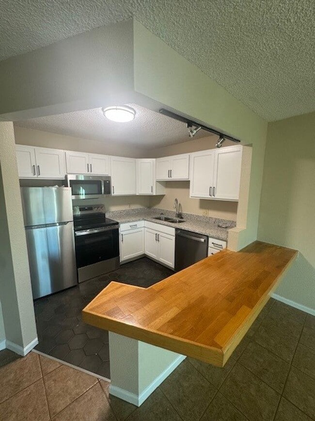 Building Photo - ONE BEDROOM IN GUNBARREL- ALL UTILITIES IN... Unit 112