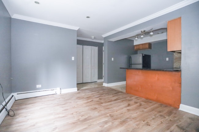 Building Photo - 6110 N Kenmore Ave Rental