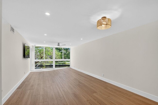 Photo - 769 Jeffery St