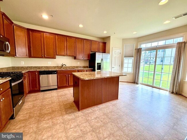 Photo - 44517 Gray Wolf St