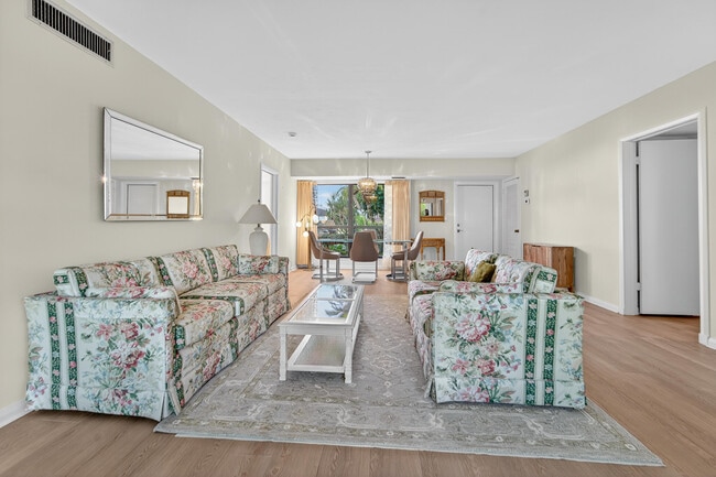 Building Photo - 6 Concourse Dr Unit A