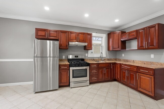 Building Photo - 97 Welles Ave Unit 3