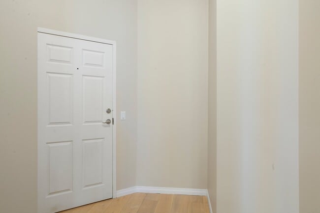 Photo - 881-215 15 Ave SW