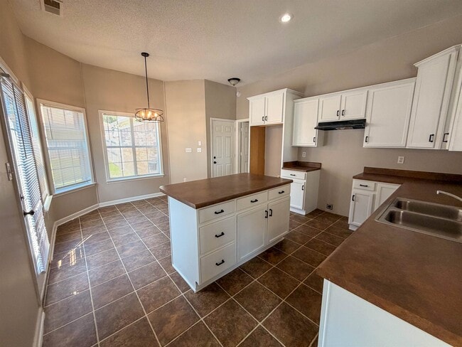 Photo - 1237 Travers Ln