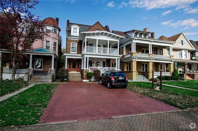 Building Photo - 720 Buffalo Ave Rental