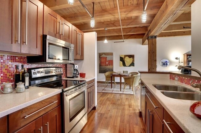 Photo - 400 N 1st St