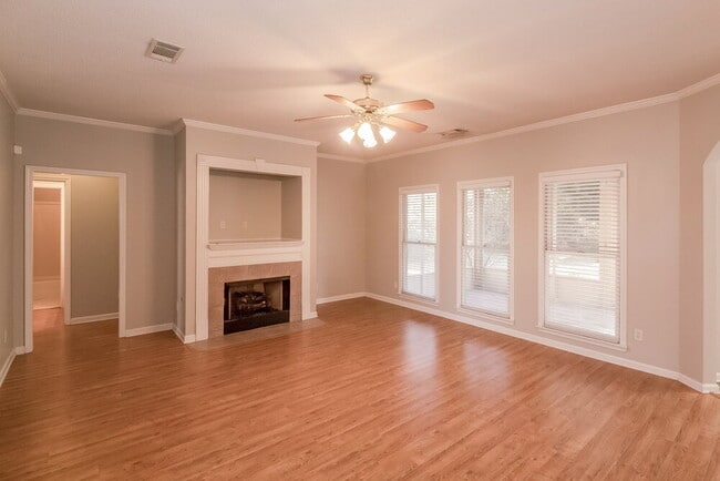 Photo - 2064 Milbrey St