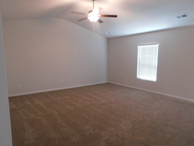 Photo - 228 Sundew Rd