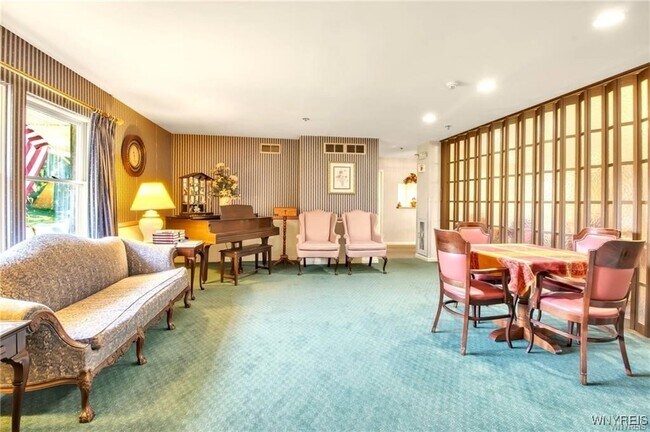 Photo - 459 E Oak Orchard St