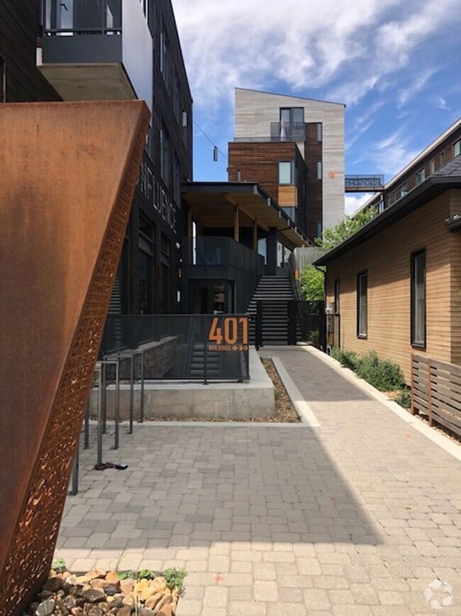 Building Photo - 2 Bedroom Condo in the Confluence!