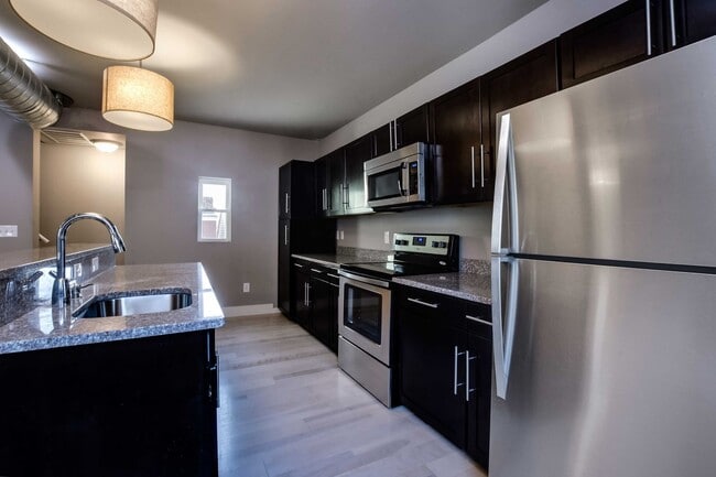 Photo - 2829 Edwards Wy Unidad 2